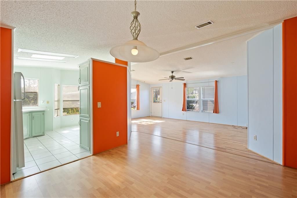 For Sale: $203,000 (2 beds, 2 baths, 1173 Square Feet)