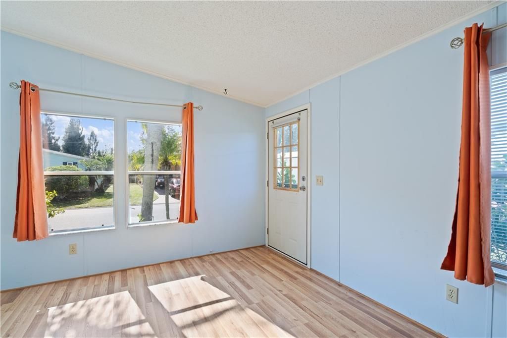 For Sale: $203,000 (2 beds, 2 baths, 1173 Square Feet)