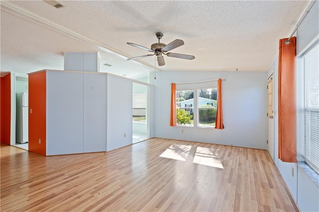 For Sale: $203,000 (2 beds, 2 baths, 1173 Square Feet)