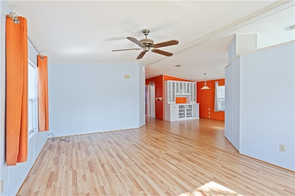 For Sale: $203,000 (2 beds, 2 baths, 1173 Square Feet)