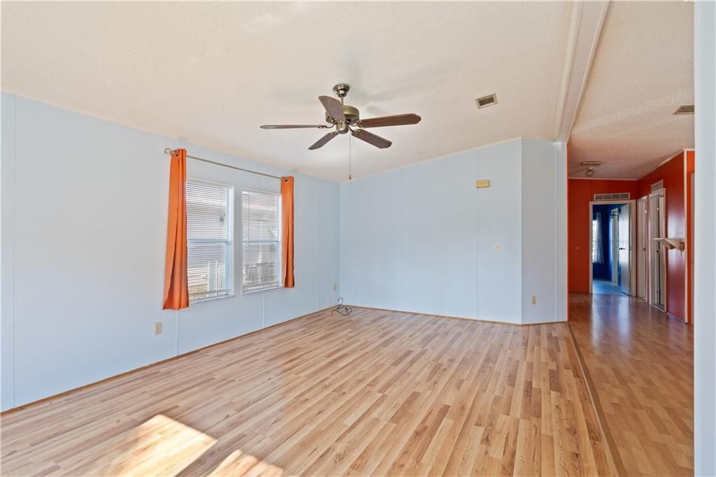 For Sale: $203,000 (2 beds, 2 baths, 1173 Square Feet)