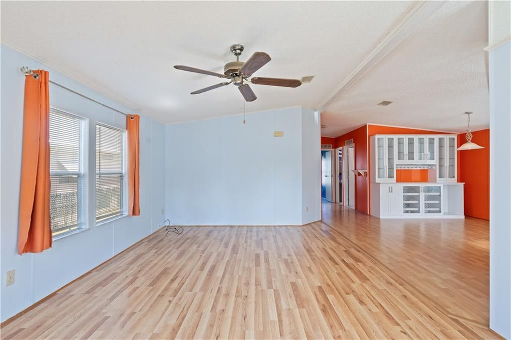 For Sale: $203,000 (2 beds, 2 baths, 1173 Square Feet)