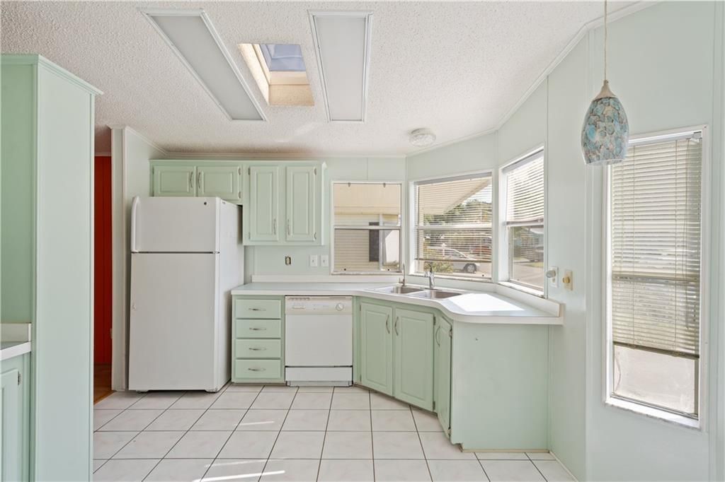 For Sale: $203,000 (2 beds, 2 baths, 1173 Square Feet)