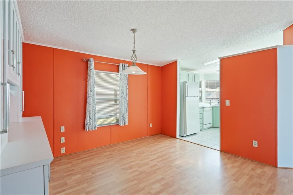 For Sale: $203,000 (2 beds, 2 baths, 1173 Square Feet)