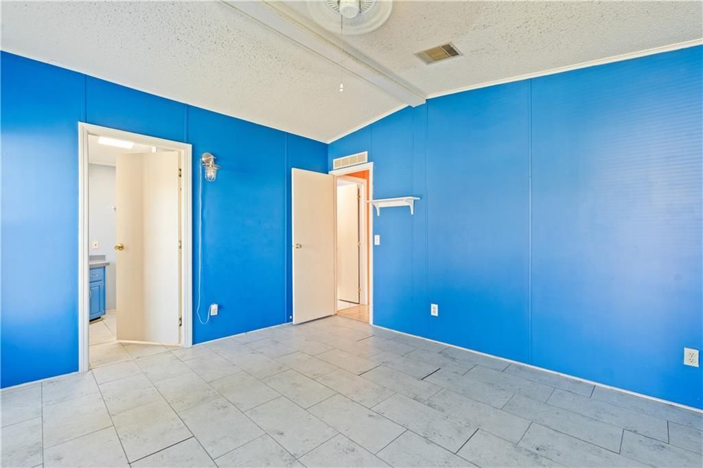 For Sale: $203,000 (2 beds, 2 baths, 1173 Square Feet)