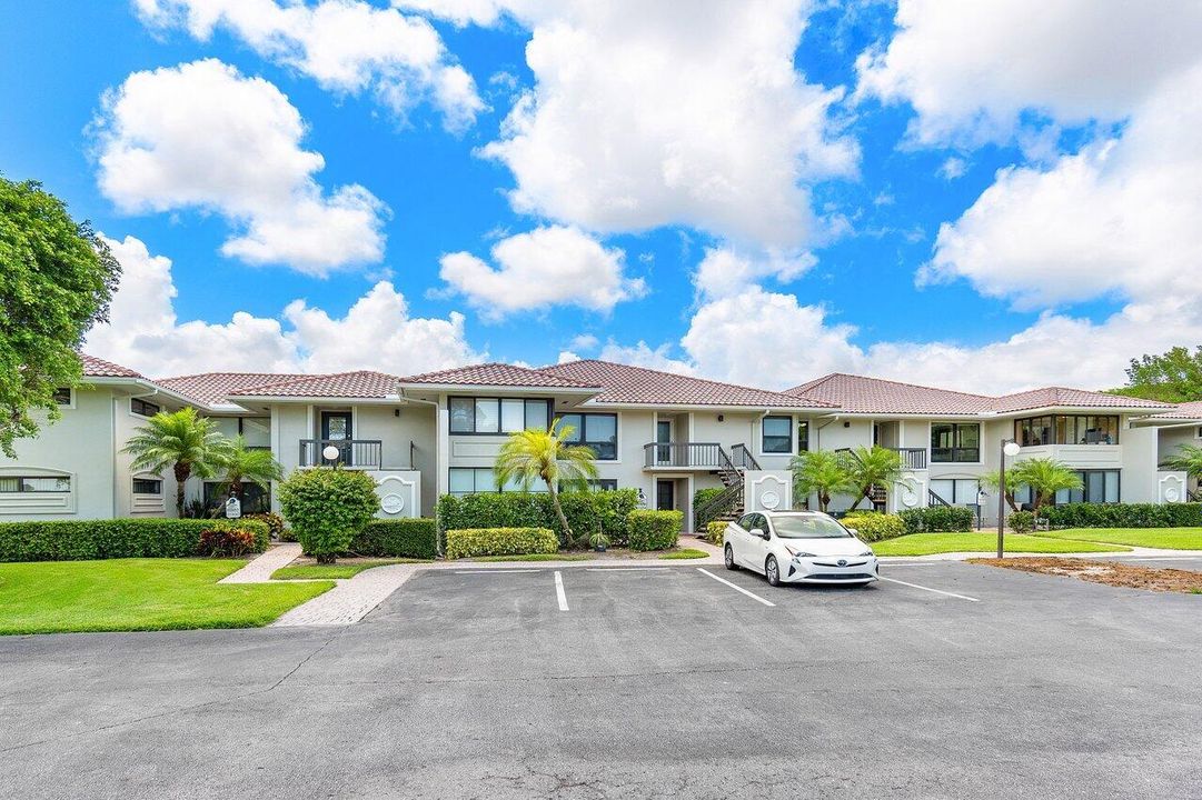 For Rent: $3,800 (2 beds, 2 baths, 1958 Square Feet)