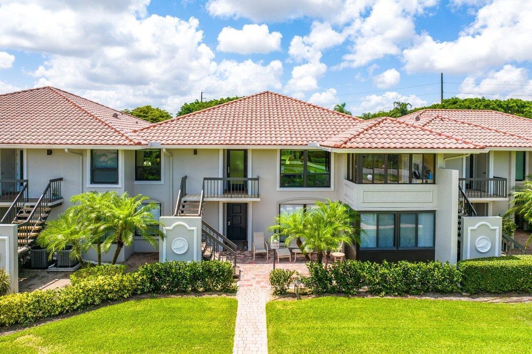 For Rent: $3,800 (2 beds, 2 baths, 1958 Square Feet)