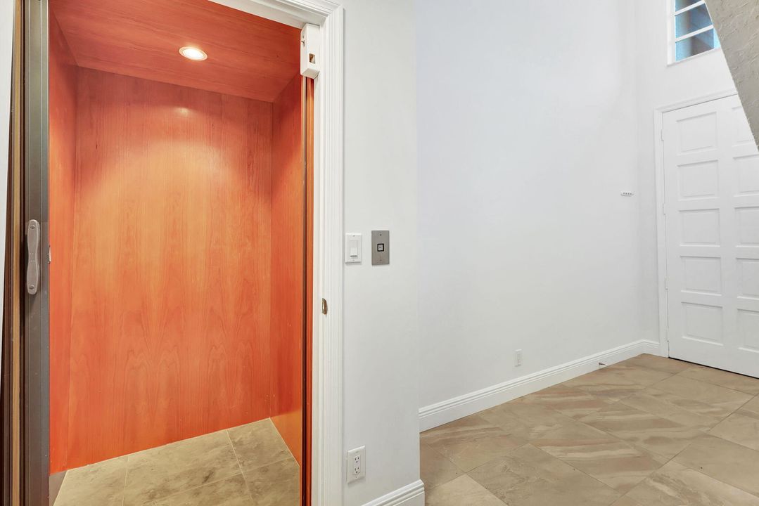 En Venta: $795,000 (3 camas, 2 baños, 2072 Pies cuadrados)