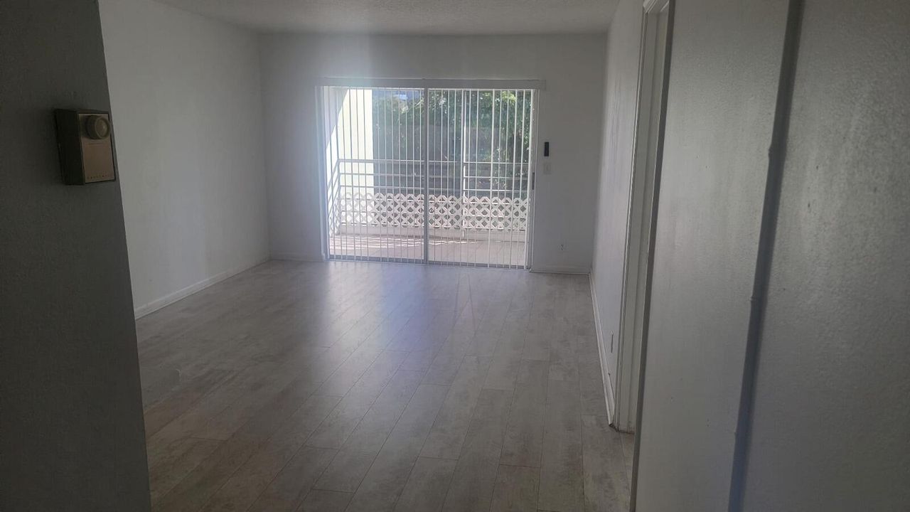 出租: $1,650 (1 贝兹, 1 浴室, 728 平方英尺)