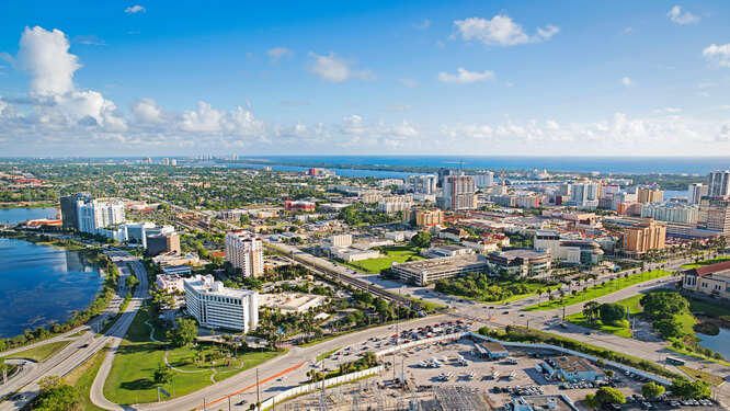 En Renta: $5,000 (4 camas, 3 baños, 2821 Pies cuadrados)