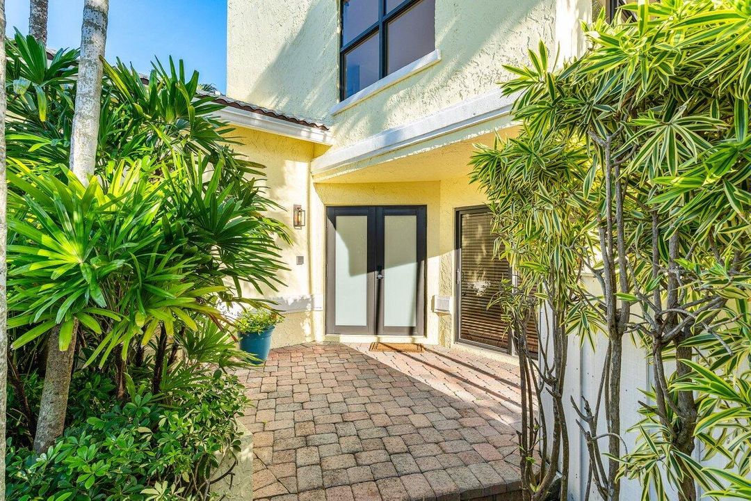 For Sale: $1,595,000 (3 beds, 3 baths, 2520 Square Feet)