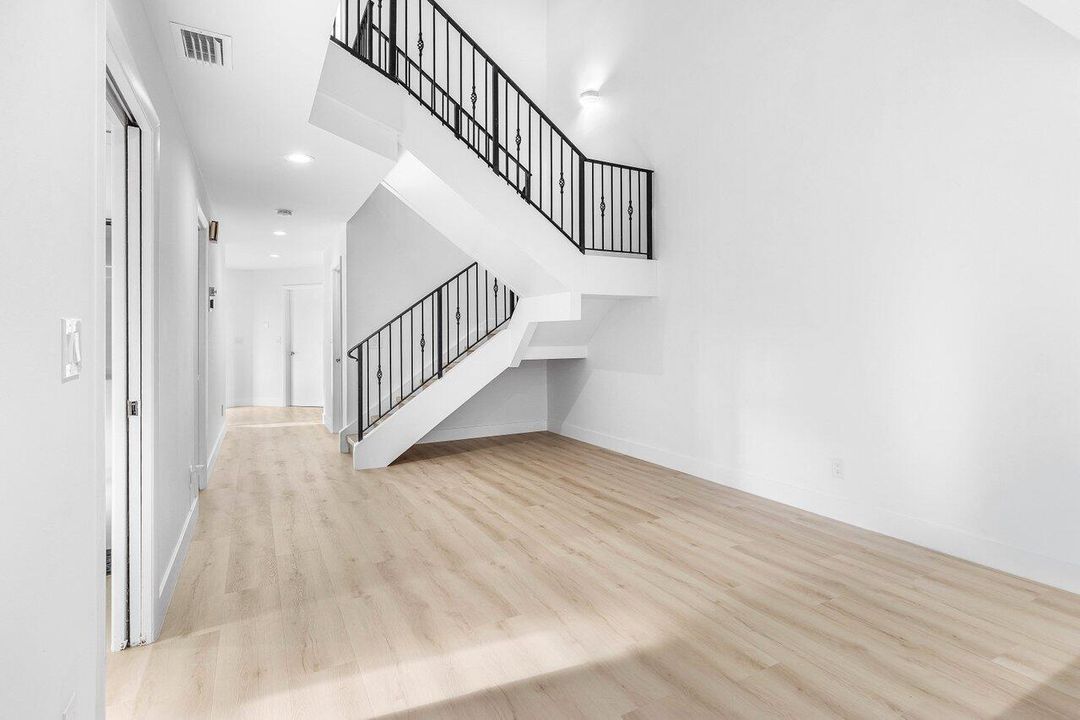 For Sale: $1,595,000 (3 beds, 3 baths, 2520 Square Feet)