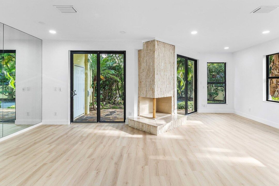 For Sale: $1,595,000 (3 beds, 3 baths, 2520 Square Feet)