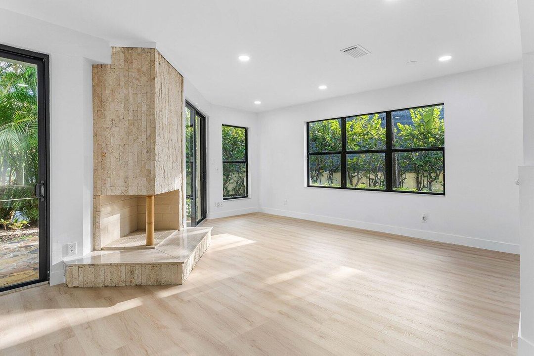 For Sale: $1,595,000 (3 beds, 3 baths, 2520 Square Feet)