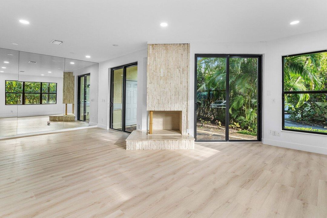 For Sale: $1,595,000 (3 beds, 3 baths, 2520 Square Feet)