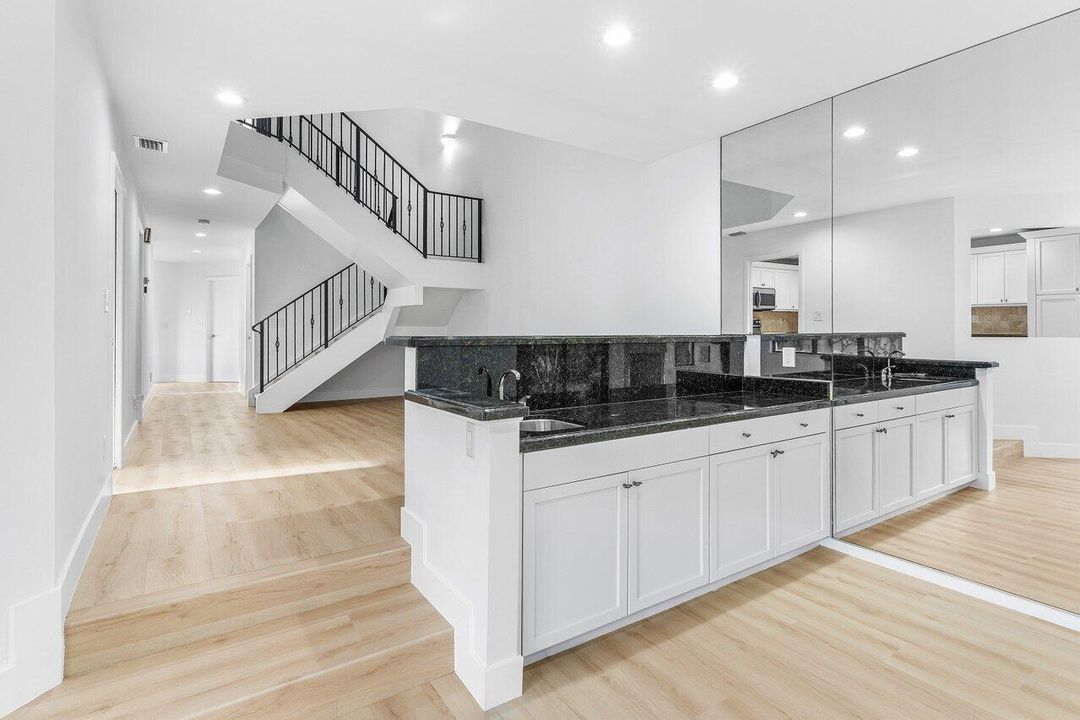 For Sale: $1,595,000 (3 beds, 3 baths, 2520 Square Feet)