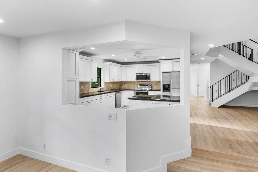 For Sale: $1,595,000 (3 beds, 3 baths, 2520 Square Feet)