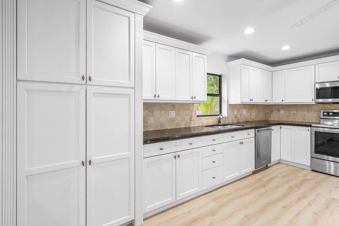 For Sale: $1,595,000 (3 beds, 3 baths, 2520 Square Feet)