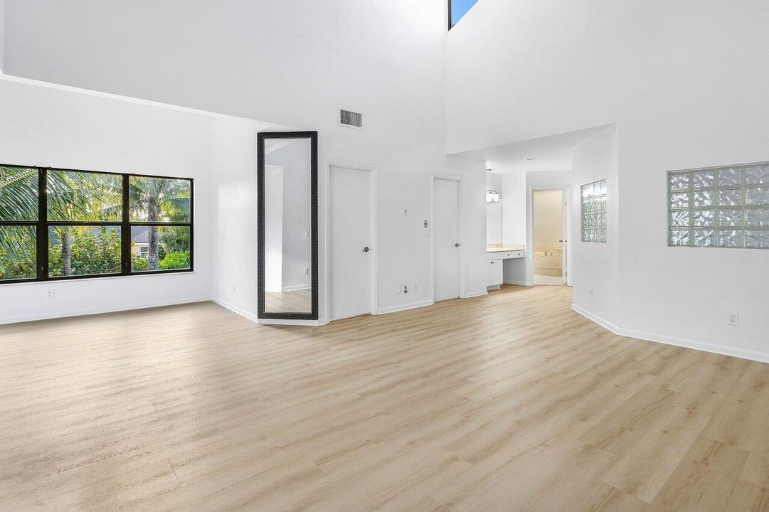 For Sale: $1,595,000 (3 beds, 3 baths, 2520 Square Feet)