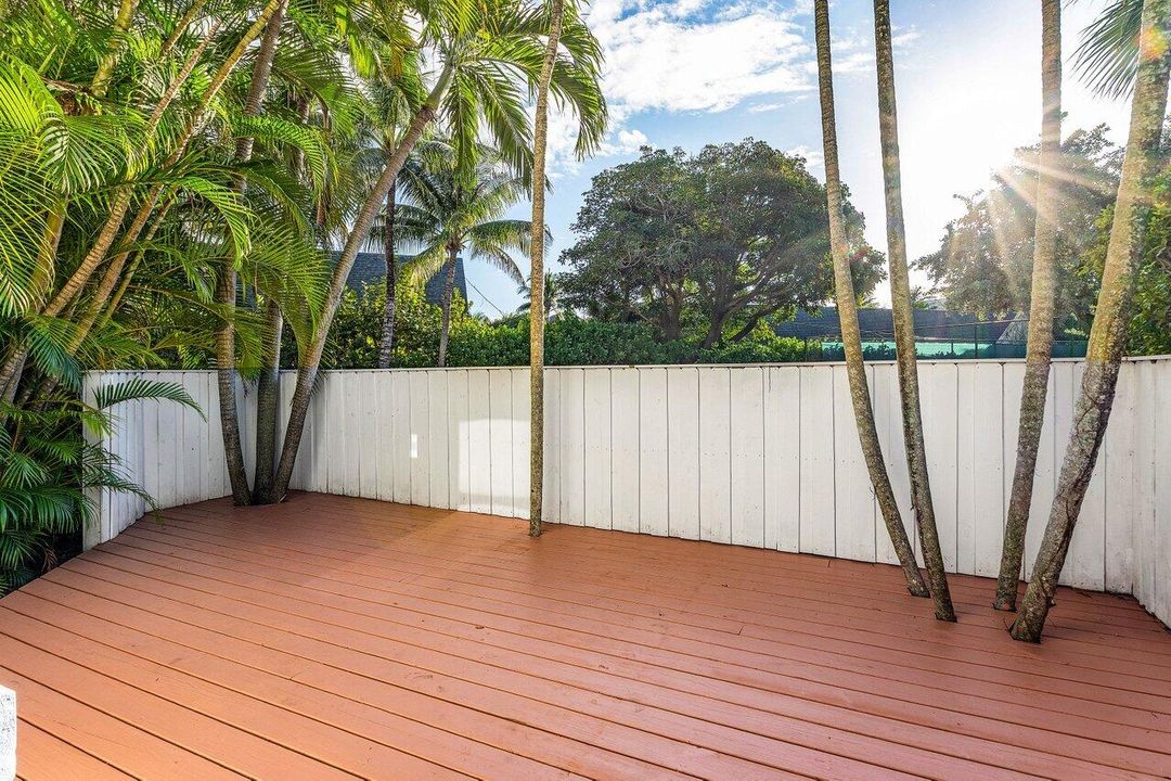 For Sale: $1,595,000 (3 beds, 3 baths, 2520 Square Feet)