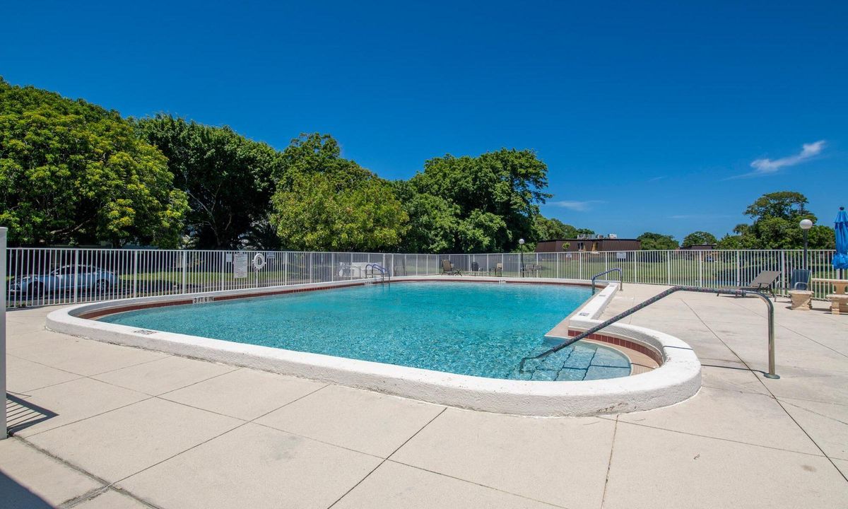 На продажу: $269,500 (2 спален, 2 ванн, 1134 Квадратных фут)