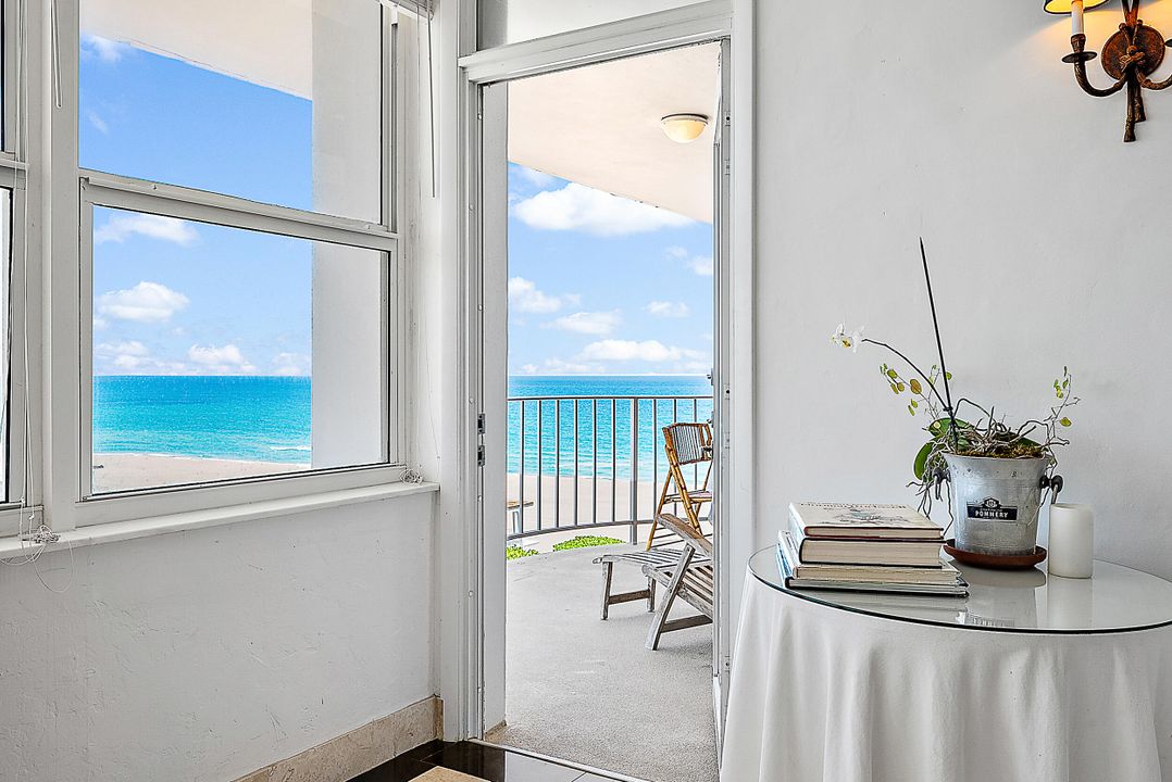 For Rent: $6,000 (1 beds, 1 baths, 1038 Square Feet)