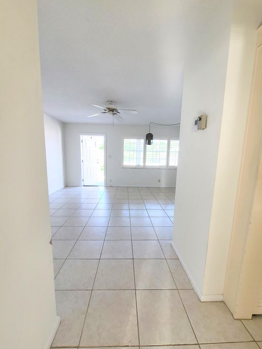 For Sale: $165,000 (2 beds, 1 baths, 775 Square Feet)