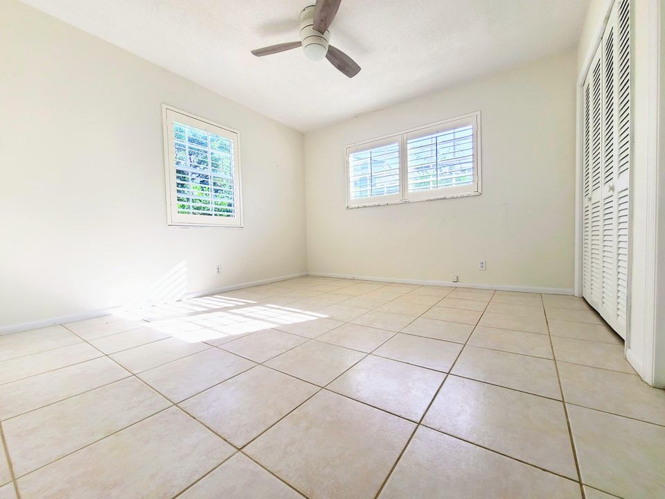 For Sale: $165,000 (2 beds, 1 baths, 775 Square Feet)