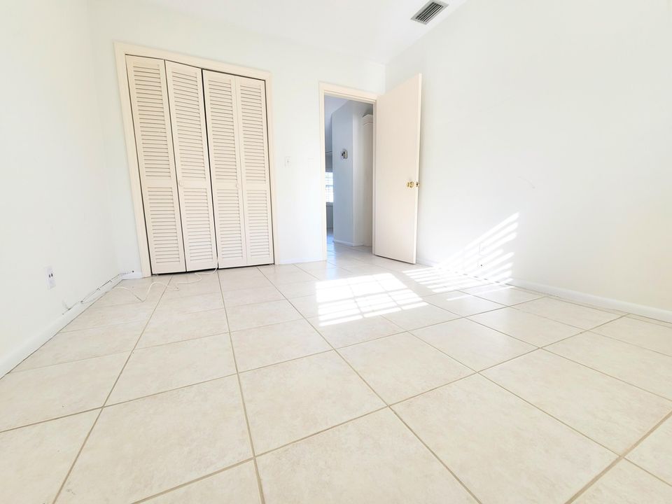 For Sale: $165,000 (2 beds, 1 baths, 775 Square Feet)