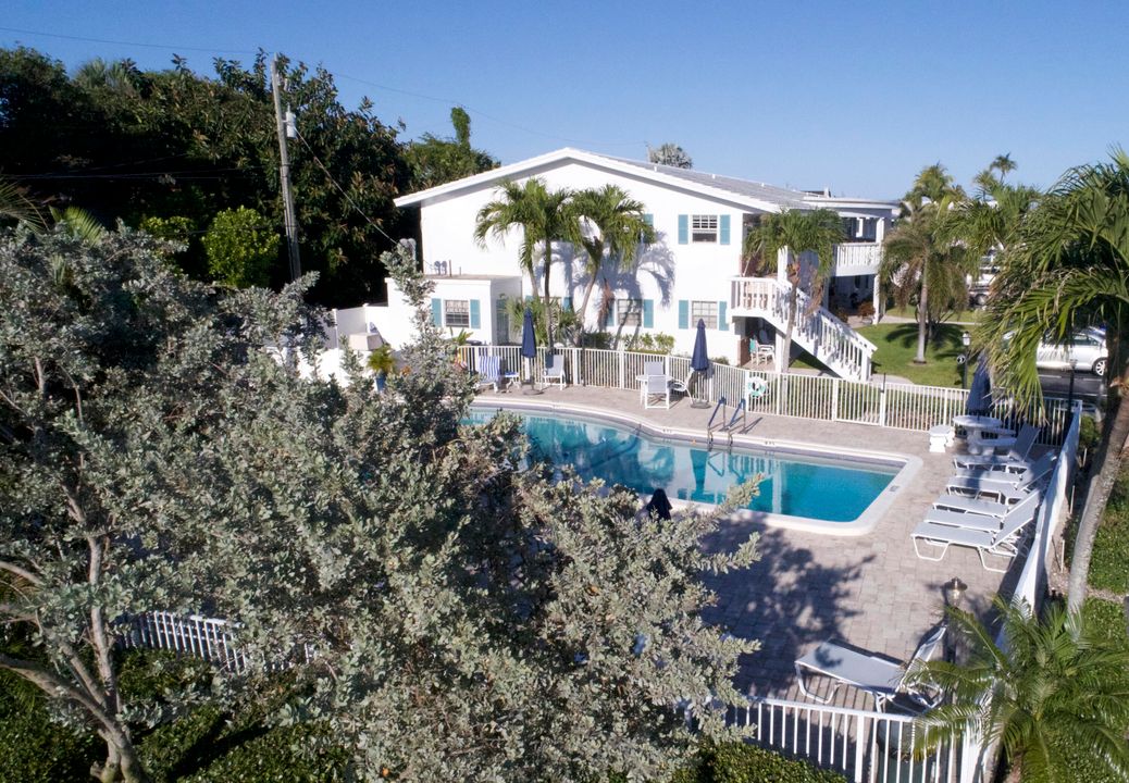 For Sale: $165,000 (2 beds, 1 baths, 775 Square Feet)