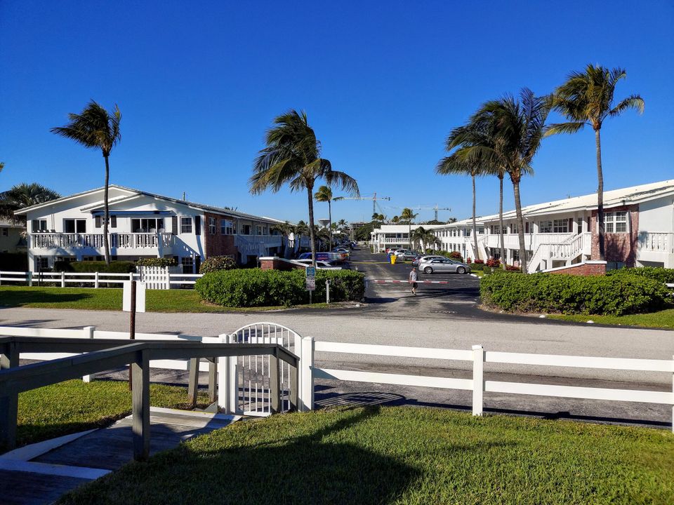 For Sale: $165,000 (2 beds, 1 baths, 775 Square Feet)