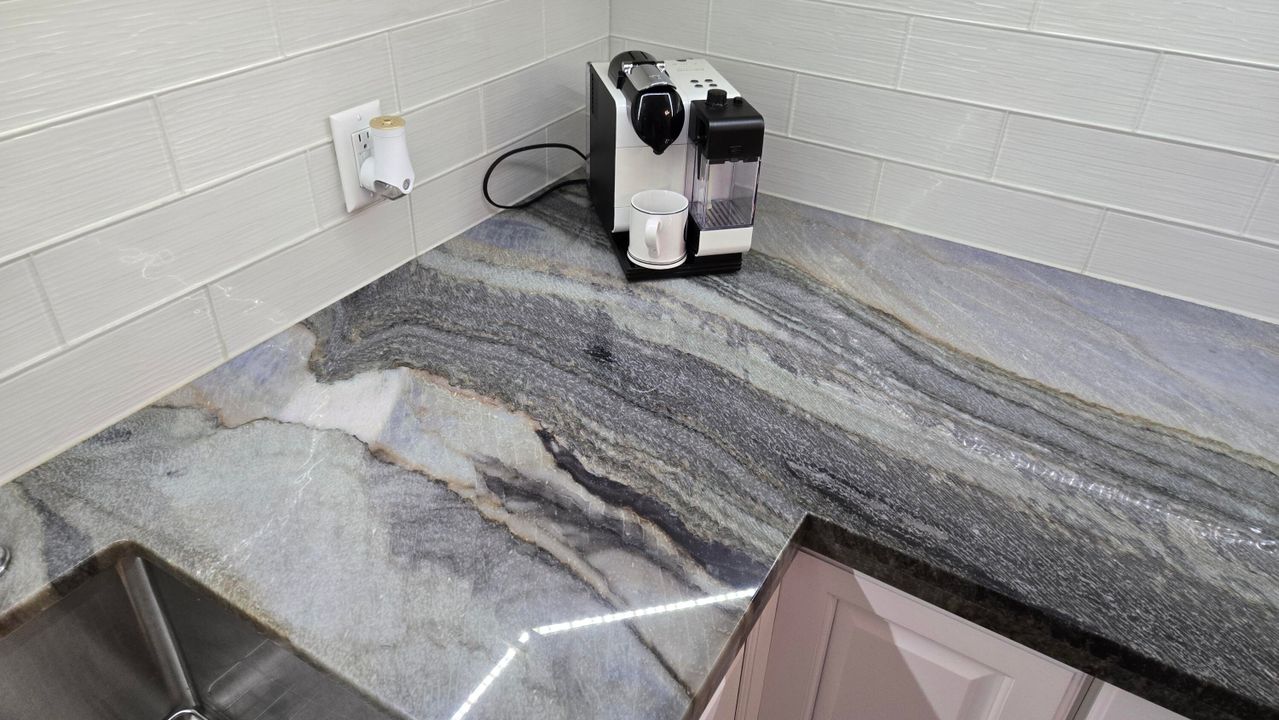 На продажу: $324,900 (2 спален, 2 ванн, 1288 Квадратных фут)