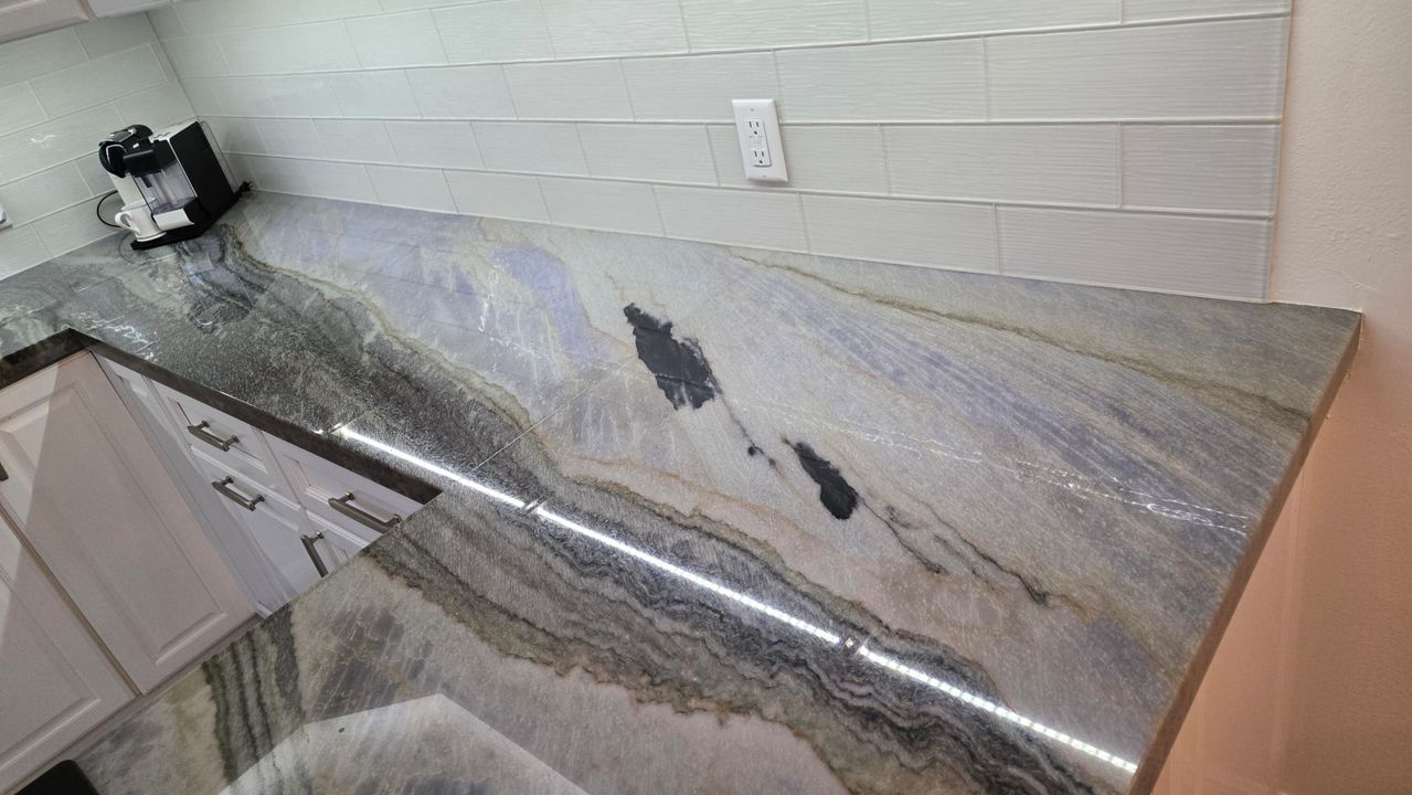 На продажу: $324,900 (2 спален, 2 ванн, 1288 Квадратных фут)