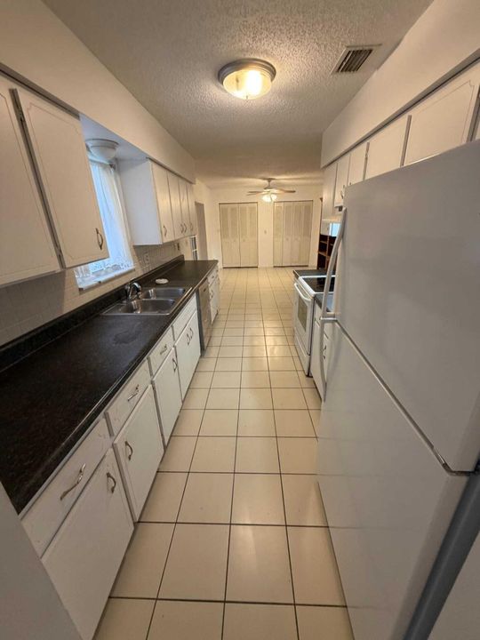 待售: $374,000 (3 贝兹, 2 浴室, 1428 平方英尺)