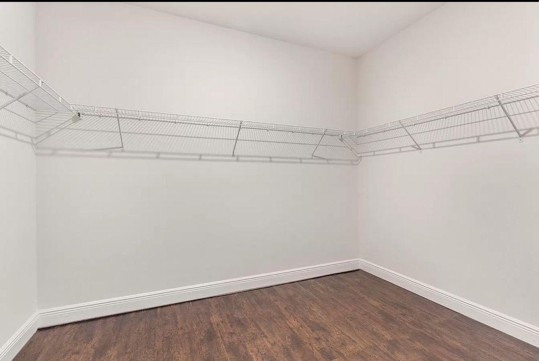 For Rent: $3,300 (4 beds, 3 baths, 2424 Square Feet)