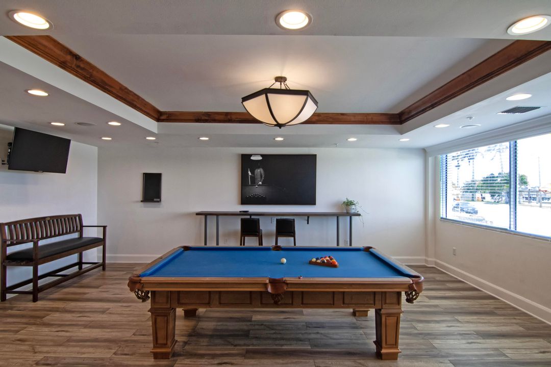 For Rent: $3,350 (3 beds, 2 baths, 1237 Square Feet)