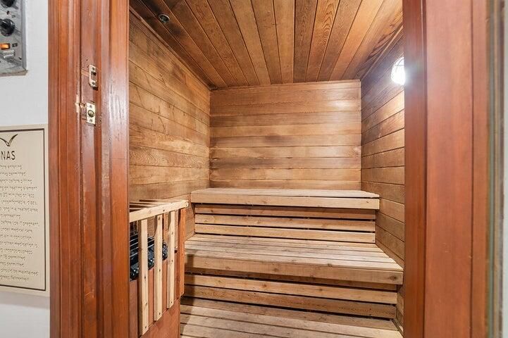 For Rent: $3,350 (3 beds, 2 baths, 1237 Square Feet)