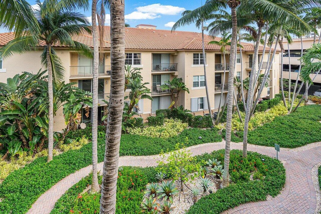 For Rent: $3,350 (3 beds, 2 baths, 1237 Square Feet)