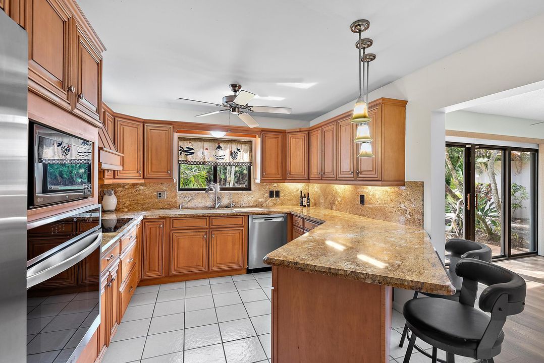 For Sale: $425,000 (3 beds, 2 baths, 1686 Square Feet)