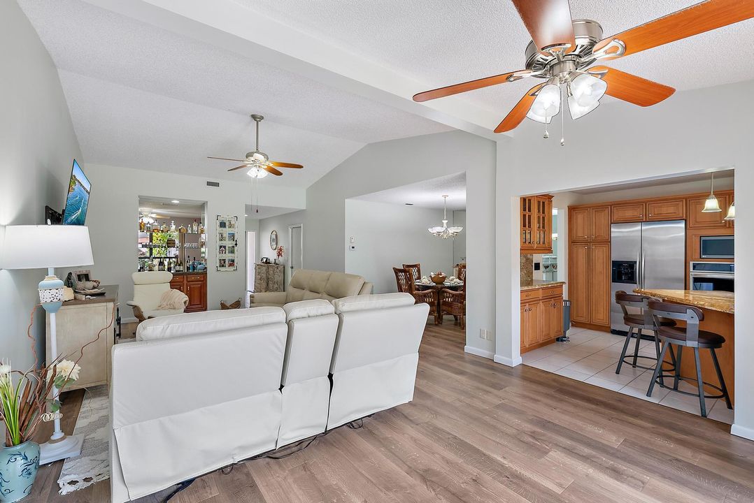 For Sale: $425,000 (3 beds, 2 baths, 1686 Square Feet)