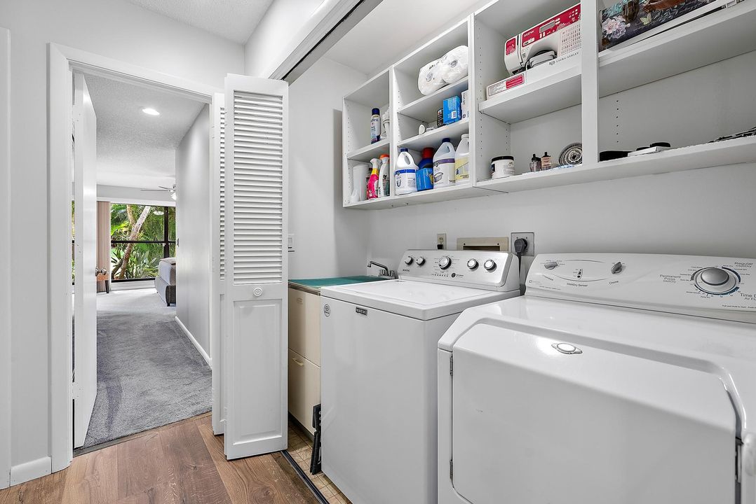 For Sale: $425,000 (3 beds, 2 baths, 1686 Square Feet)