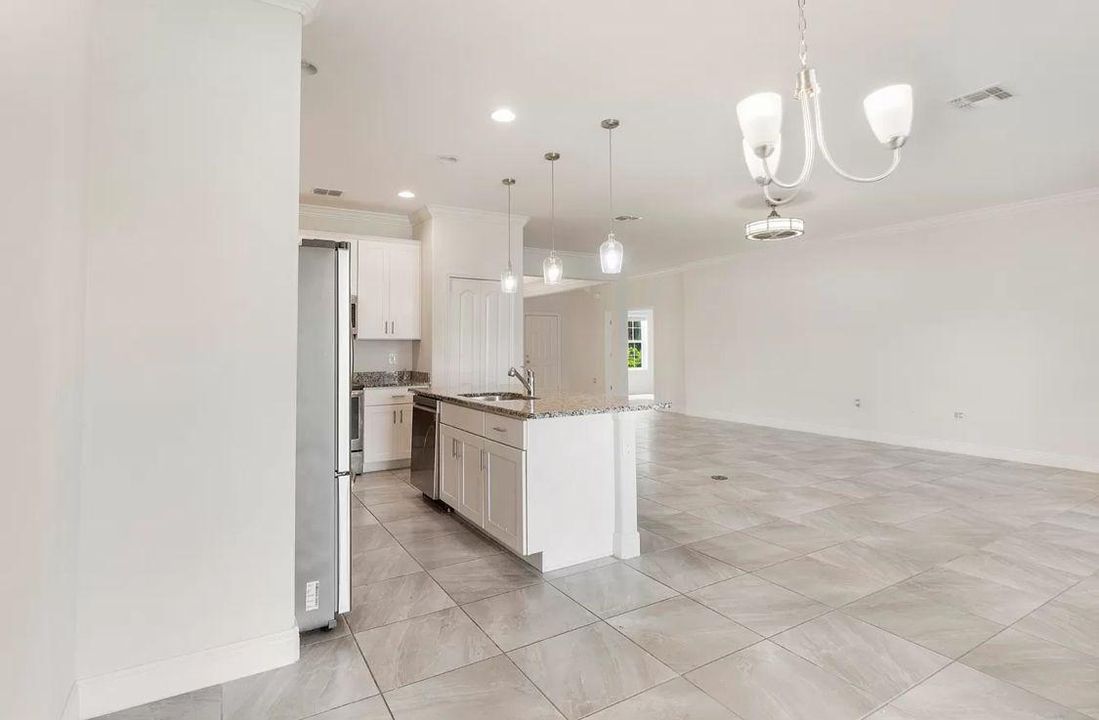 For Rent: $3,300 (4 beds, 3 baths, 2424 Square Feet)