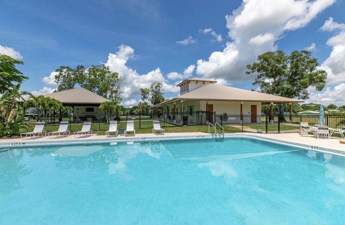 For Sale: $425,000 (3 beds, 2 baths, 1686 Square Feet)