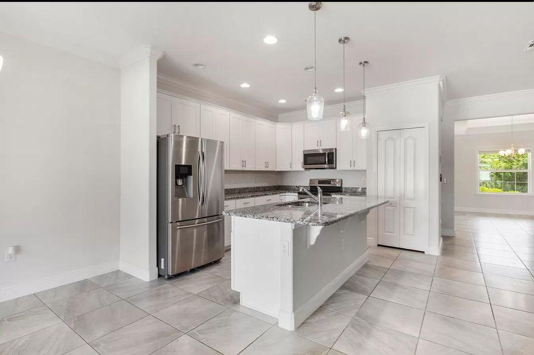 For Rent: $3,300 (4 beds, 3 baths, 2424 Square Feet)