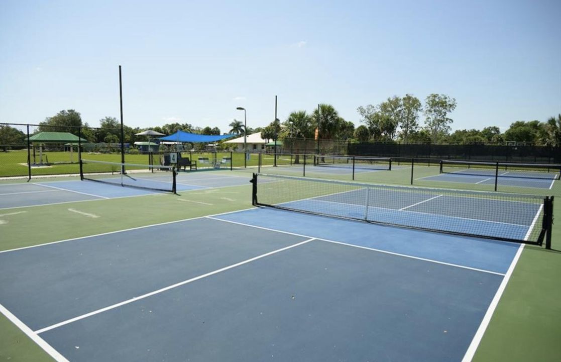 For Sale: $425,000 (3 beds, 2 baths, 1686 Square Feet)