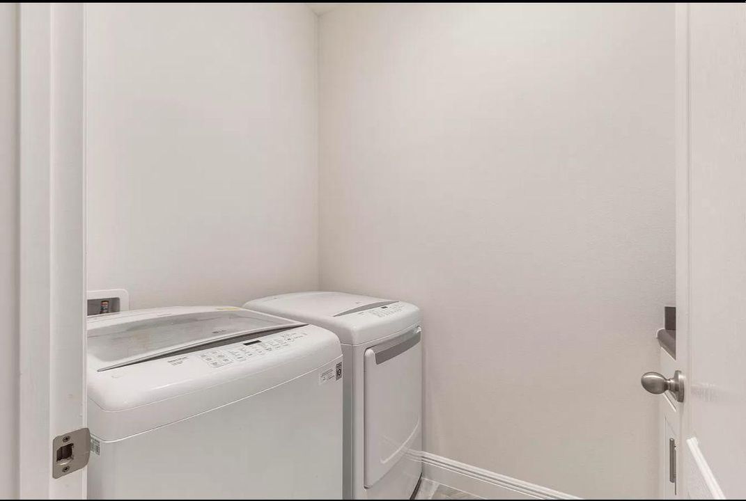 For Rent: $3,300 (4 beds, 3 baths, 2424 Square Feet)