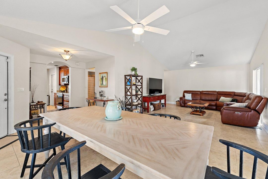 На продажу: $575,000 (4 спален, 3 ванн, 1736 Квадратных фут)