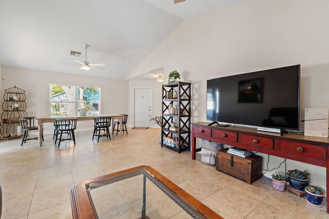 На продажу: $575,000 (4 спален, 3 ванн, 1736 Квадратных фут)