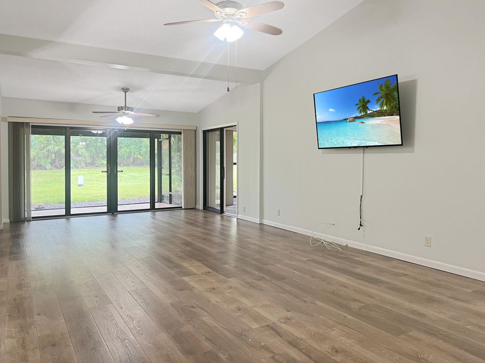 For Sale: $425,000 (3 beds, 2 baths, 1686 Square Feet)