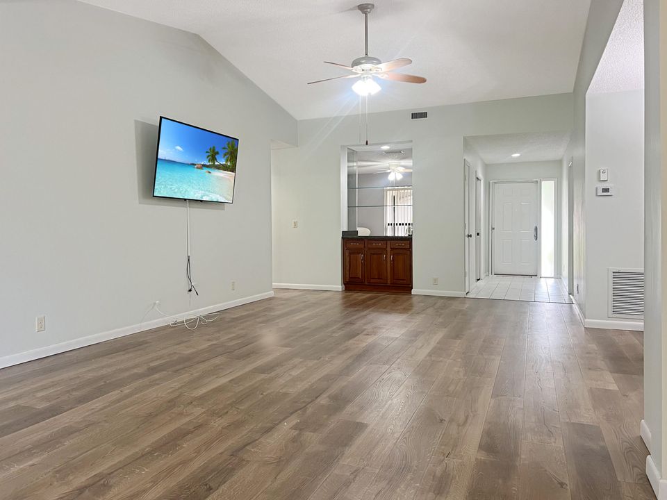 For Sale: $425,000 (3 beds, 2 baths, 1686 Square Feet)